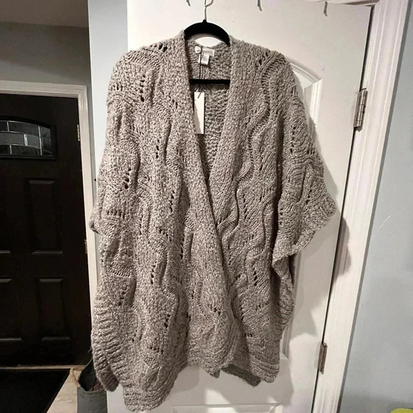 Sole Society Sweater Poncho - OS - Picture 1 of 9